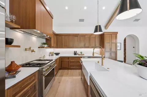 Kitchen - 660 Oak Ln, Sonoma, CA 95476 photo 4 of 5
