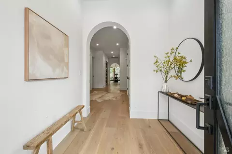 Entry Way - 660 Oak Ln, Sonoma, CA 95476 photo 1 of 4