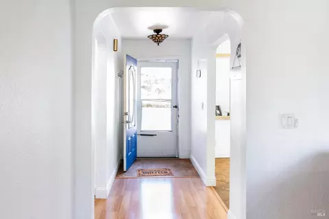 Entry Way - 32 Boxelder Ct, Napa, CA 94558 photo 6 of 9