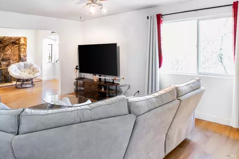 Living - 32 Boxelder Ct, Napa, CA 94558 photo 4 of 6