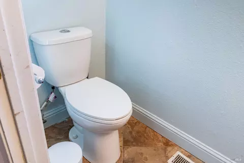 Bath - 32 Boxelder Ct, Napa, CA 94558 photo 5 of 18