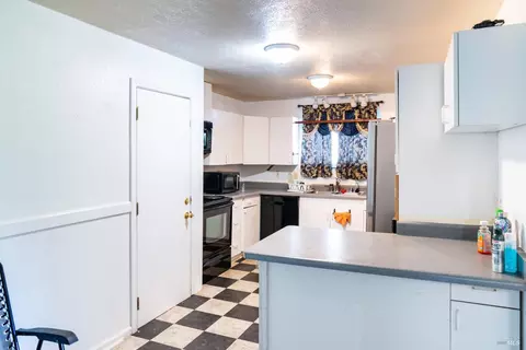 Kitchen - 32 Boxelder Ct, Napa, CA 94558 photo 4 of 9