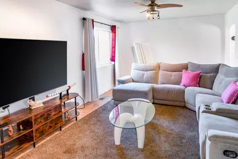 Living - 32 Boxelder Ct, Napa, CA 94558 photo 3 of 6