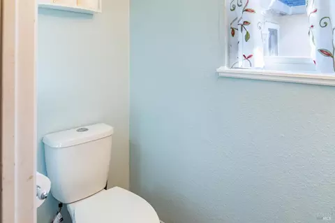Bath - 32 Boxelder Ct, Napa, CA 94558 photo 3 of 18