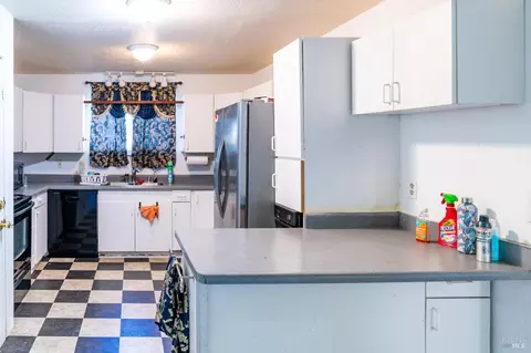 Kitchen - 32 Boxelder Ct, Napa, CA 94558 photo 5 of 9