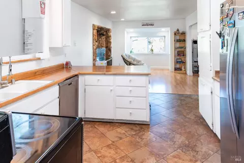 Kitchen - 32 Boxelder Ct, Napa, CA 94558 photo 9 of 9