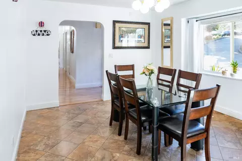 Dining - 32 Boxelder Ct, Napa, CA 94558 photo 2 of 3