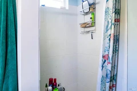 Bath - 32 Boxelder Ct, Napa, CA 94558 photo 10 of 18