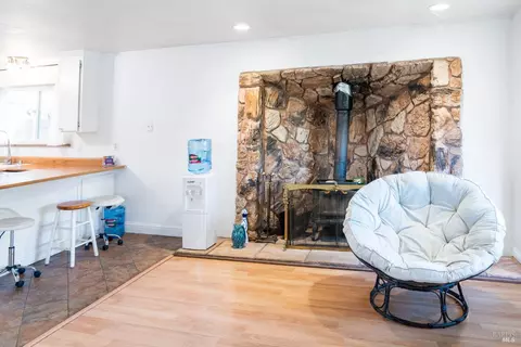 Living - 32 Boxelder Ct, Napa, CA 94558 photo 2 of 6