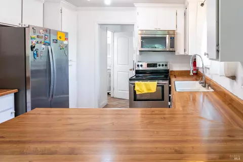 Kitchen - 32 Boxelder Ct, Napa, CA 94558 photo 8 of 9