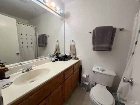 Bath - 20 Bridgegate Way, Napa, CA 94559 photo 5 of 5