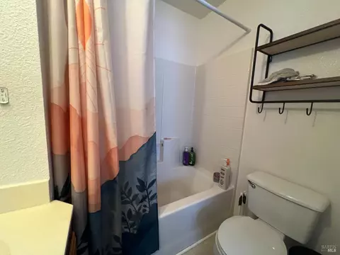 Bath - 20 Bridgegate Way, Napa, CA 94559 photo 3 of 5