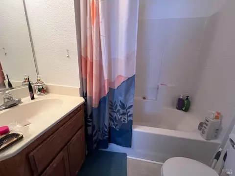 Bath - 20 Bridgegate Way, Napa, CA 94559 photo 2 of 5