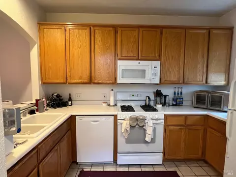 Kitchen - 20 Bridgegate Way, Napa, CA 94559 photo 2 of 4