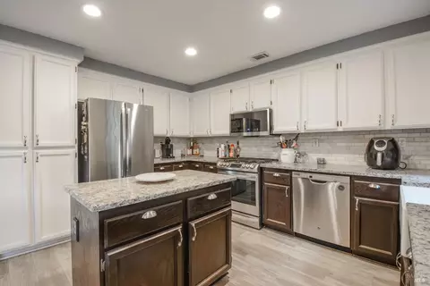 Kitchen - 635 Hansen Ct, Dixon, CA 95620 photo 4 of 7