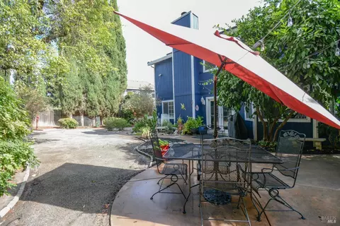 Exterior - 635 Hansen Ct, Dixon, CA 95620 photo 4 of 9