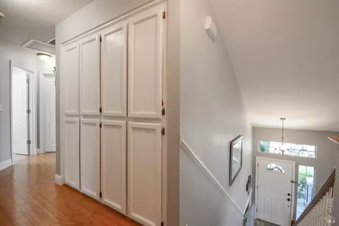 Entry Way - 635 Hansen Ct, Dixon, CA 95620 photo 3 of 3