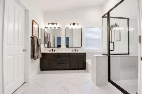 Bath - 635 Hansen Ct, Dixon, CA 95620 photo 3 of 5