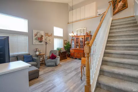 Entry Way - 635 Hansen Ct, Dixon, CA 95620 photo 2 of 3