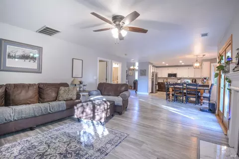Entry Way - 635 Hansen Ct, Dixon, CA 95620 photo 1 of 3
