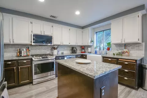 Kitchen - 635 Hansen Ct, Dixon, CA 95620 photo 2 of 7