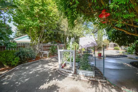 Exterior - 635 Hansen Ct, Dixon, CA 95620 photo 7 of 9
