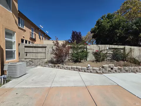 Exterior - 7511 King Leopold Ct, Vallejo, CA 94591 photo 6 of 8