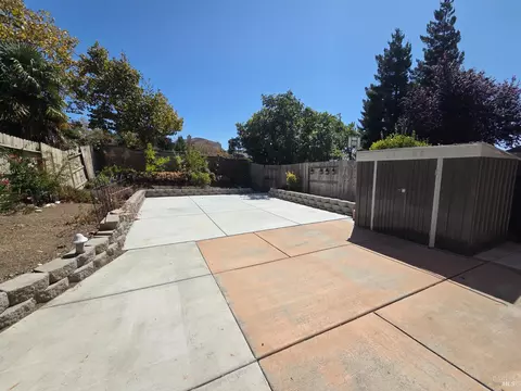 Exterior - 7511 King Leopold Ct, Vallejo, CA 94591 photo 4 of 8