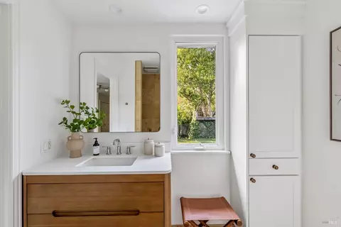 Bath - 74 Mohawk Ave, Corte Madera, CA 94925 photo 3 of 3