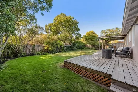 Exterior - 74 Mohawk Ave, Corte Madera, CA 94925 photo 5 of 5