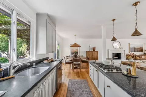 Kitchen - 74 Mohawk Ave, Corte Madera, CA 94925 photo 3 of 4