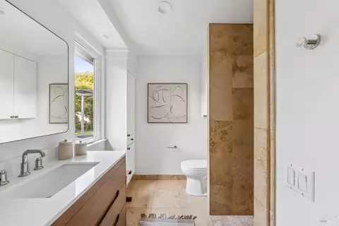 Bath - 74 Mohawk Ave, Corte Madera, CA 94925 photo 2 of 3