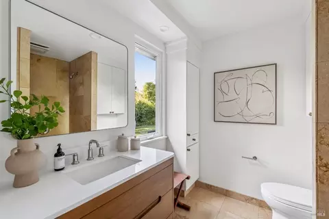 Bath - 74 Mohawk Ave, Corte Madera, CA 94925 photo 1 of 3