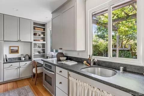 Kitchen - 74 Mohawk Ave, Corte Madera, CA 94925 photo 2 of 4