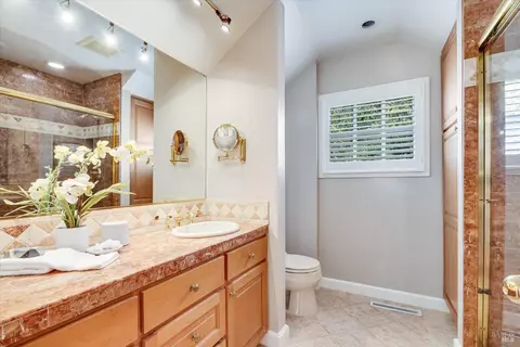 Bath - 852 2nd St E, Sonoma, CA 95476 photo 3 of 8