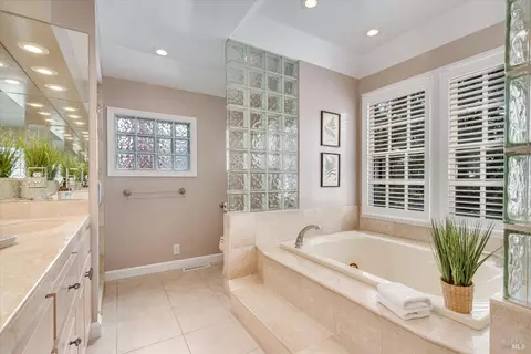 Bath - 852 2nd St E, Sonoma, CA 95476 photo 5 of 8