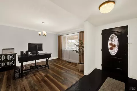 Entry Way - 760 Stallion Cir, Fairfield, CA 94533 photo 4 of 6