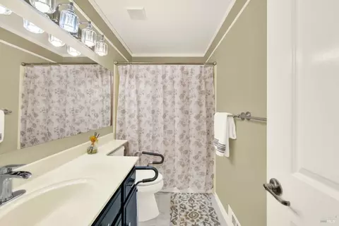 Bath - 760 Stallion Cir, Fairfield, CA 94533 photo 3 of 3