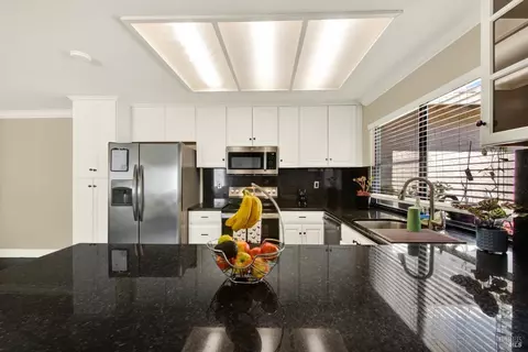 Kitchen - 760 Stallion Cir, Fairfield, CA 94533 photo 3 of 9