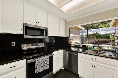 Kitchen - 760 Stallion Cir, Fairfield, CA 94533 photo 5 of 9
