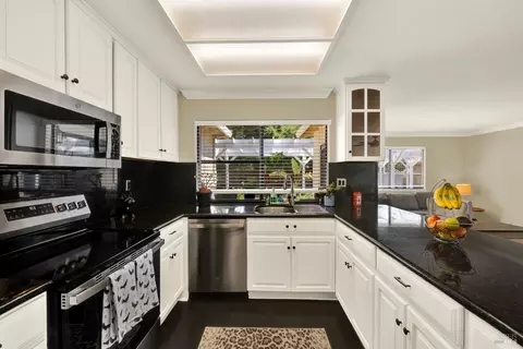 Kitchen - 760 Stallion Cir, Fairfield, CA 94533 photo 6 of 9