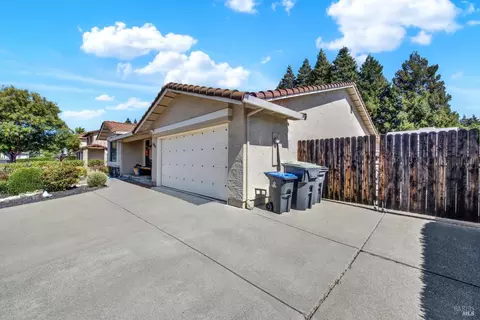 Exterior - 760 Stallion Cir, Fairfield, CA 94533 photo 3 of 38