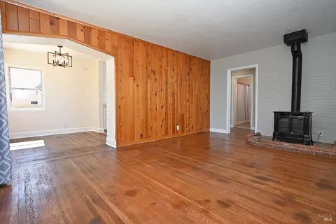 Living - 449 Cedar St, Vallejo, CA 94591 photo 2 of 5