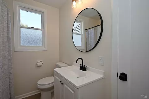 Bath - 449 Cedar St, Vallejo, CA 94591 photo 2 of 3