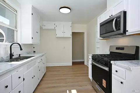 Kitchen - 449 Cedar St, Vallejo, CA 94591 photo 1 of 4