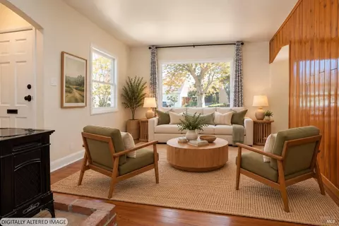 Living - 449 Cedar St, Vallejo, CA 94591 photo 4 of 5