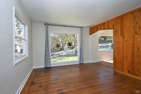 Living - 449 Cedar St, Vallejo, CA 94591 photo 3 of 5