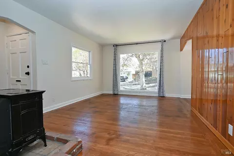 Living - 449 Cedar St, Vallejo, CA 94591 photo 5 of 5
