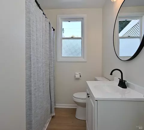 Bath - 449 Cedar St, Vallejo, CA 94591 photo 1 of 3
