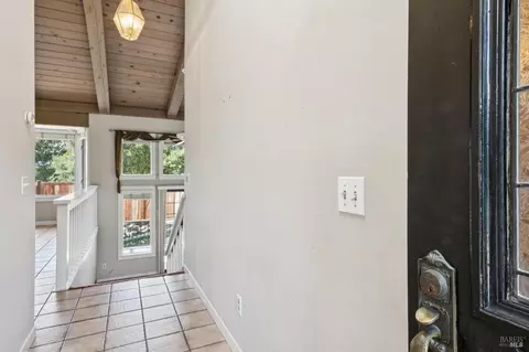 Entry Way - 1203 Alberca Rd, Sonoma, CA 95476 photo 2 of 5